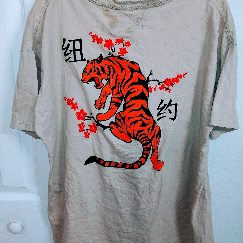 Bowery Supply unisex tee. Chinese words. Tiger on back. L. Beige orange black